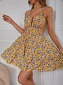 vestido bajo con fruncido de espalda abierta de estampado floral